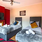 Harmony House- Impeccable 4-Bed In Derby